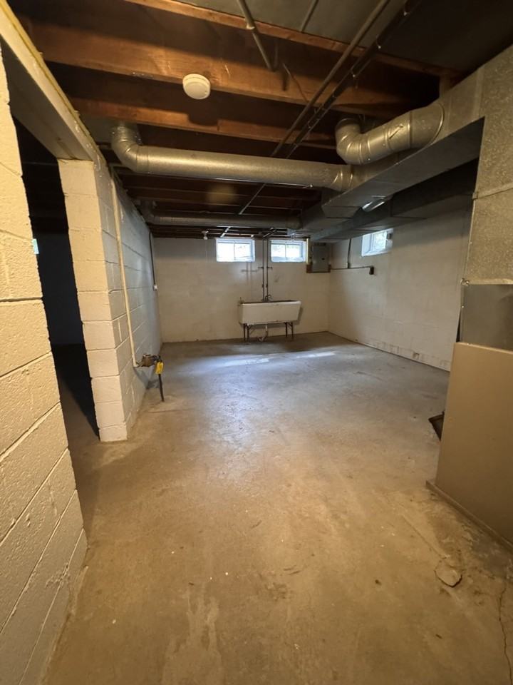 5392 Robinhood Dr - Photo 2 of 14