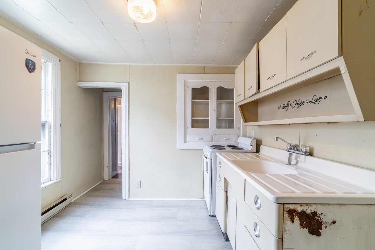 220 East Van Buren Street #2 - Photo 5 of 18