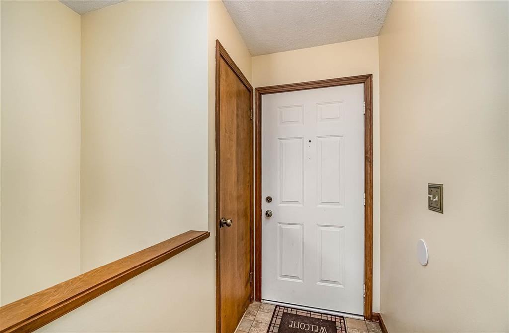 400 Heathermoor Dr - Photo 3 of 18