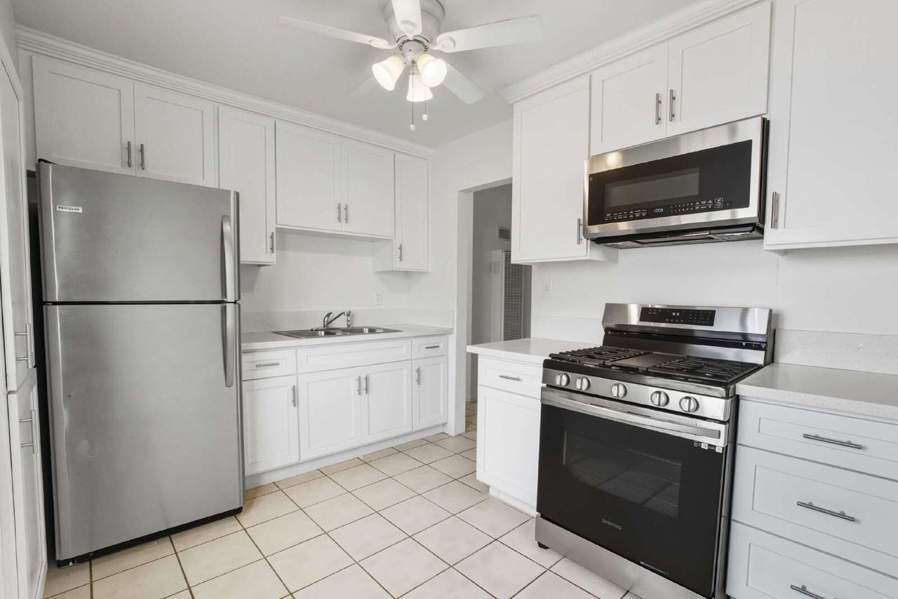 165 20th St #167 - Photo 2 of 24