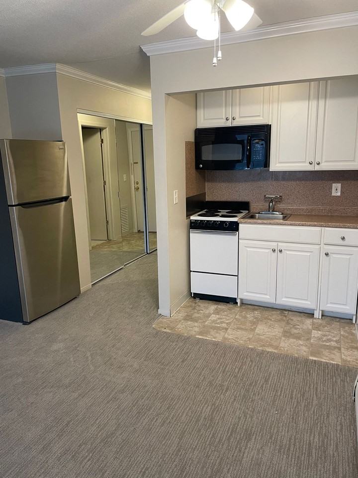 1040 Cleveland Apartments - Photo 3 of 26