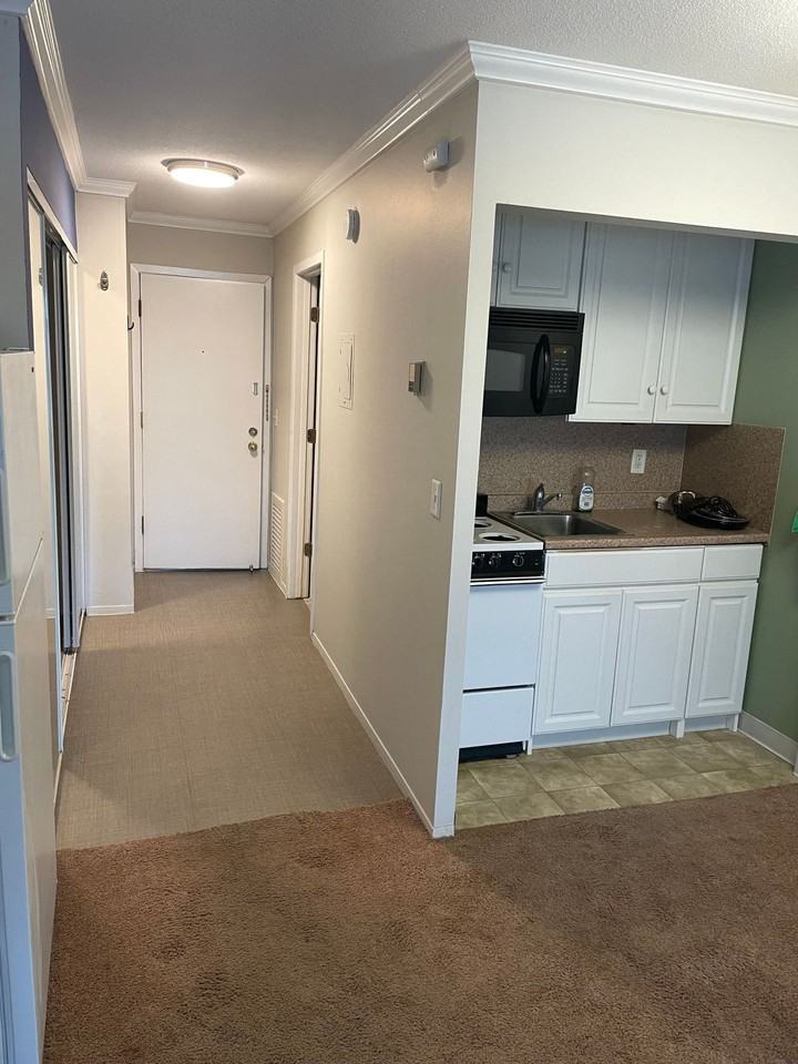 1040 Cleveland Apartments - Photo 4 of 26