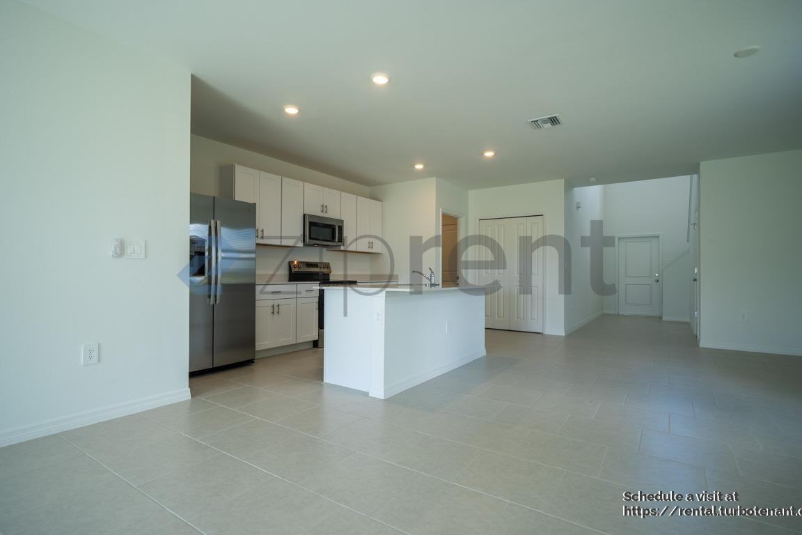 19624 Fairhill Ct - Photo 2 of 26