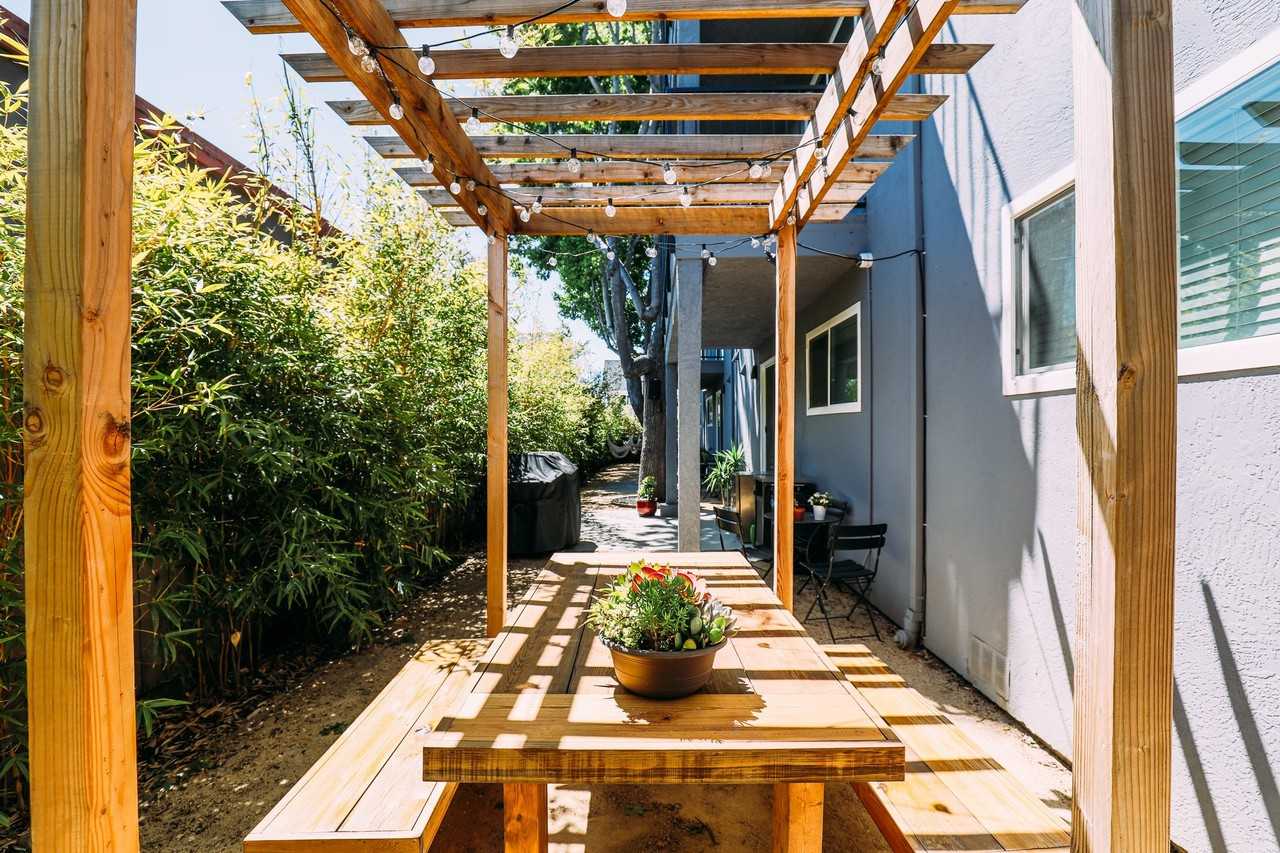 873 32nd Street - Photo 4 of 14