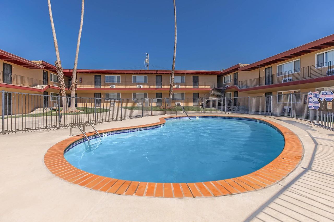 Oakridge Apartments - Photo 3 of 19