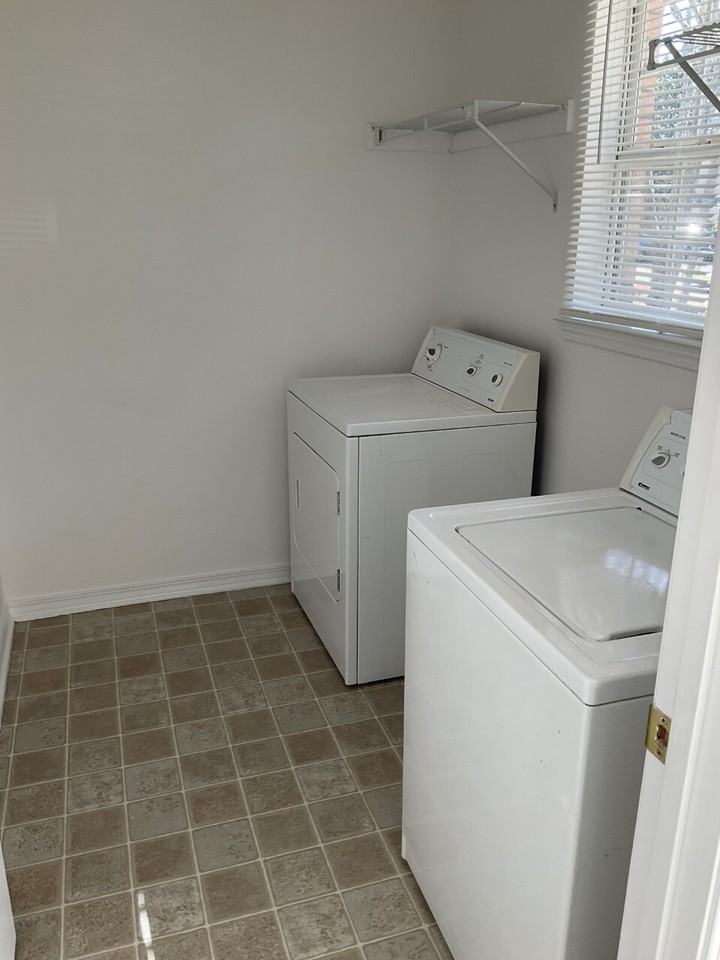 1800 Tsuga Way #J - Photo 4 of 6