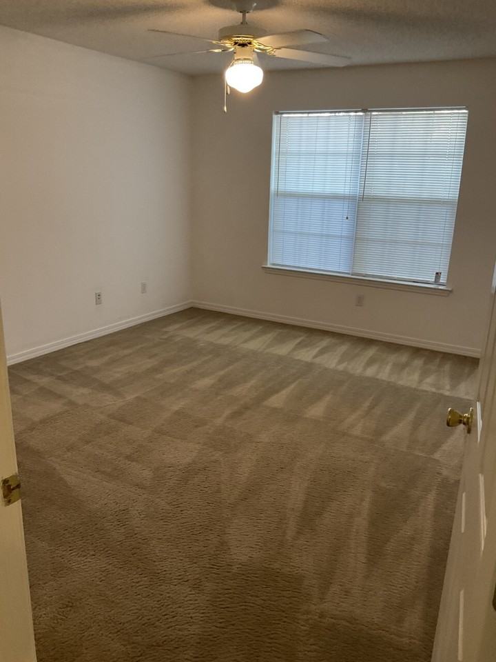 1800 Tsuga Way #J - Photo 3 of 6