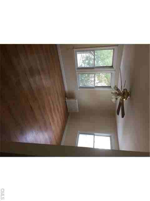 229 Oxford Rd - Photo 2 of 5