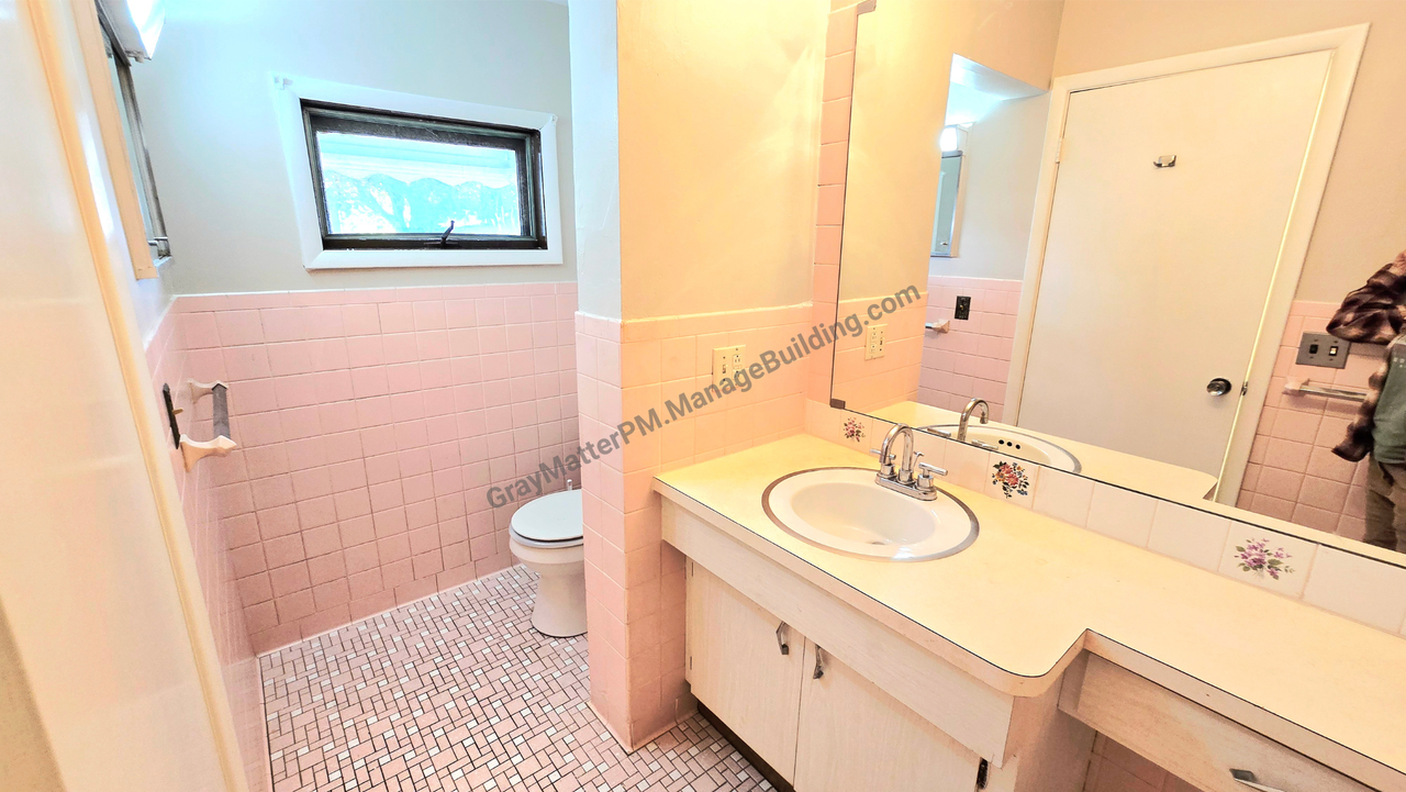 1213 East 8th Street - Photo 3 of 13