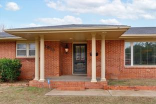1618 Nw 32nd St - Photo 1 of 1