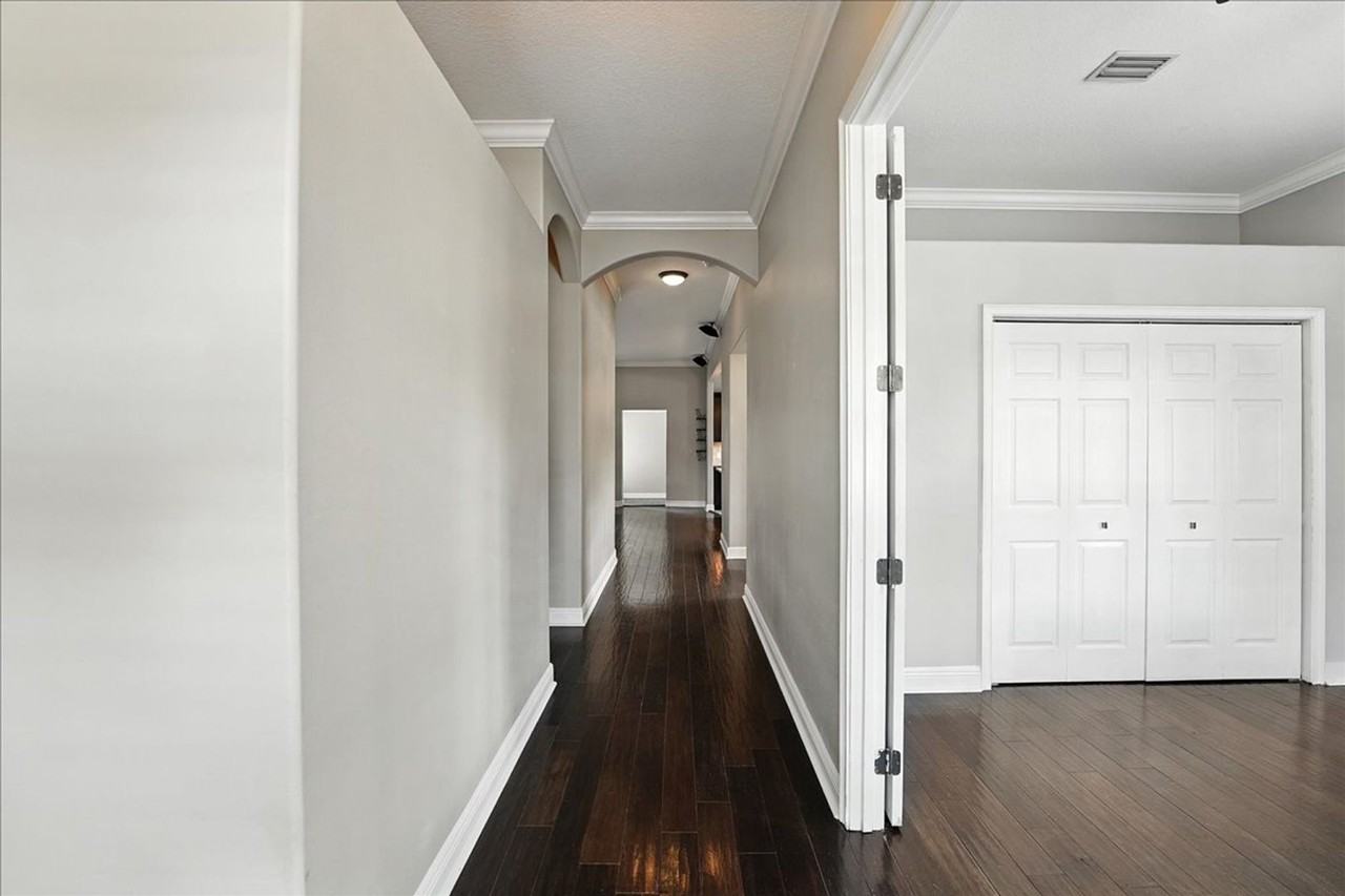 2300 E Central Blvd - Photo 2 of 19