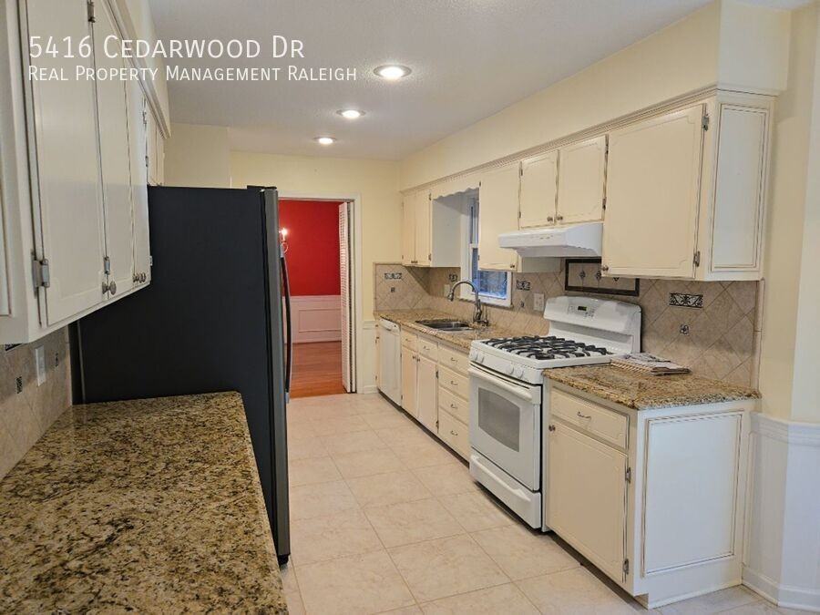 5416 Cedarwood Dr - Photo 2 of 10