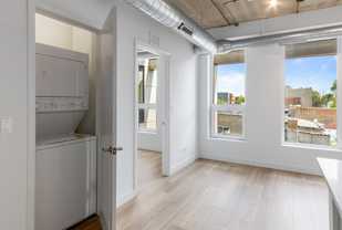 2405 W Hutchinson St #311 - Photo 1 of 1