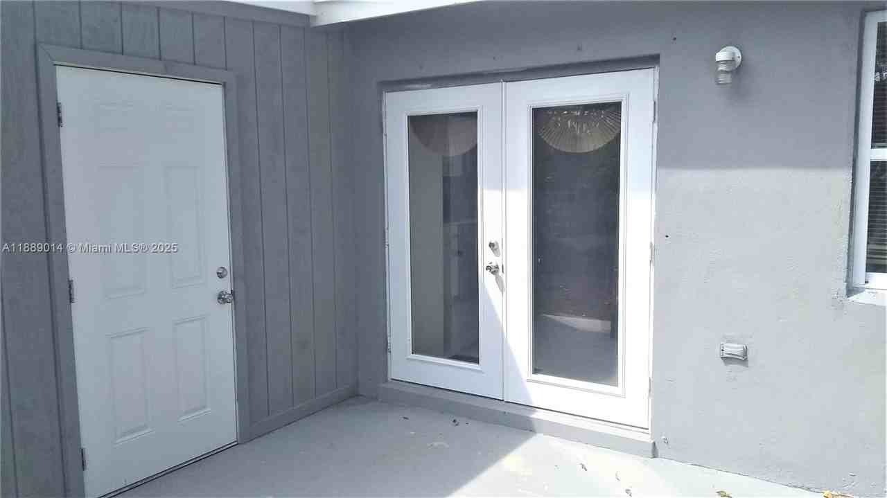 52nd St #NA - Photo 2 of 13