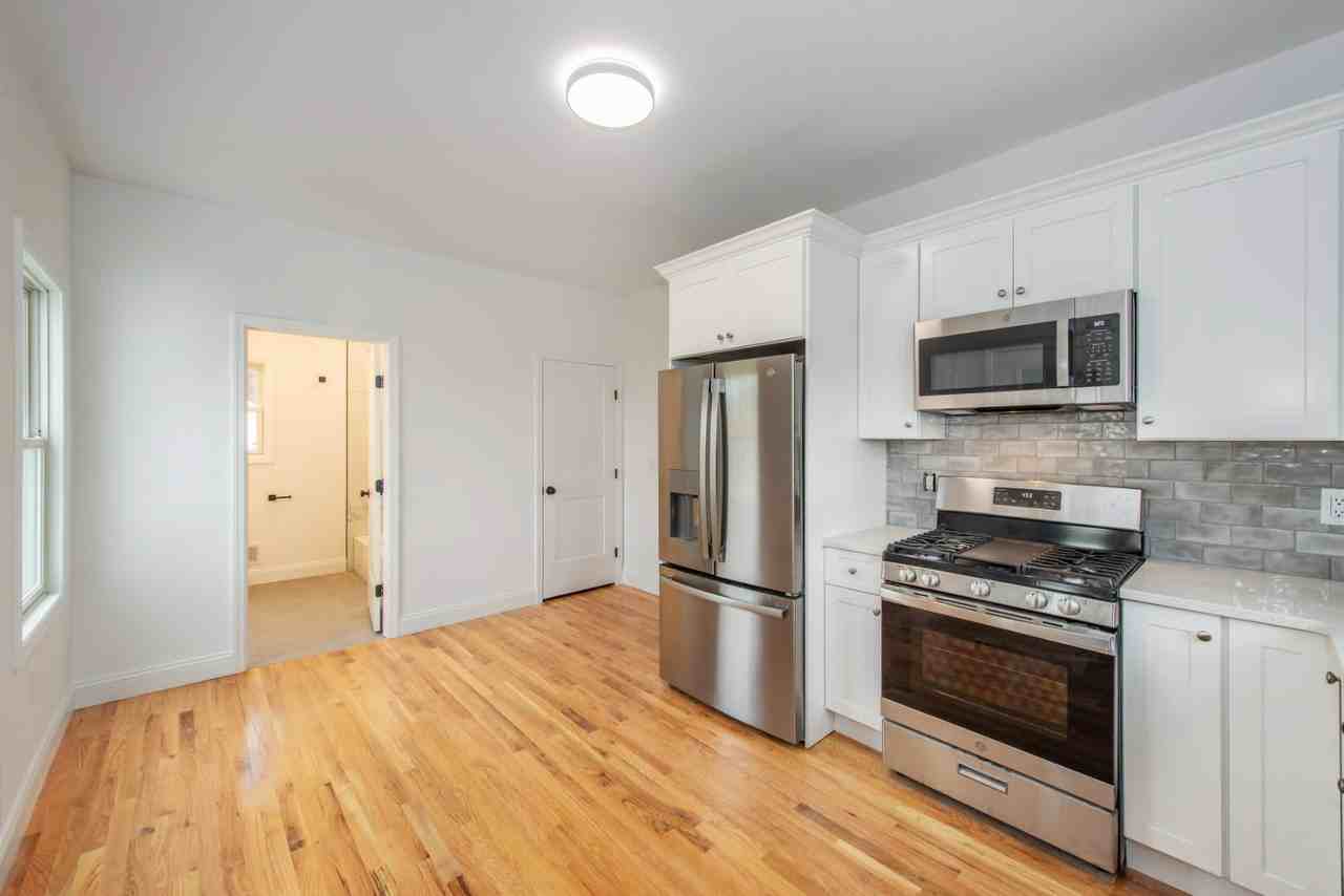 17 N Weiss St #1stFL - Photo 3 of 7