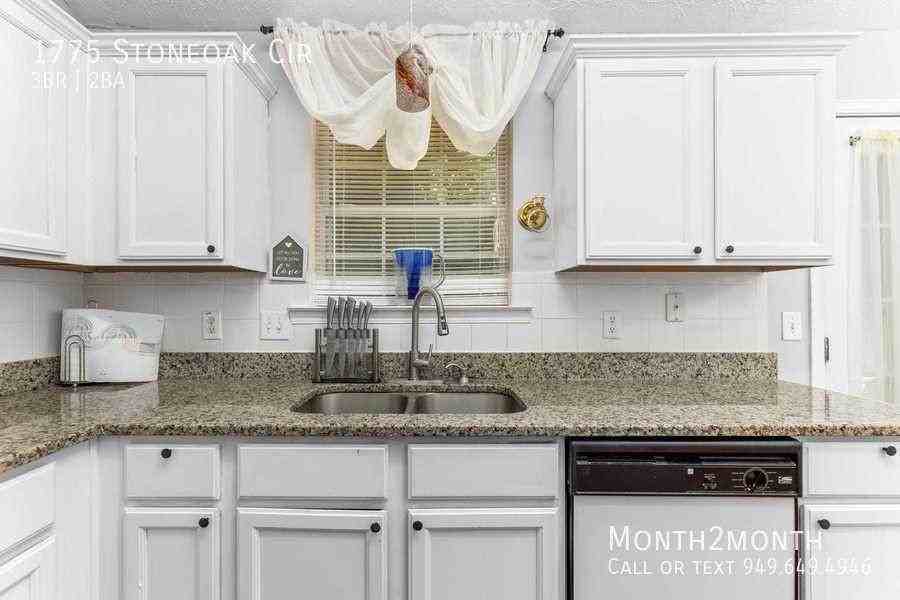 1775 Stoneoak Cir - Photo 6 of 33