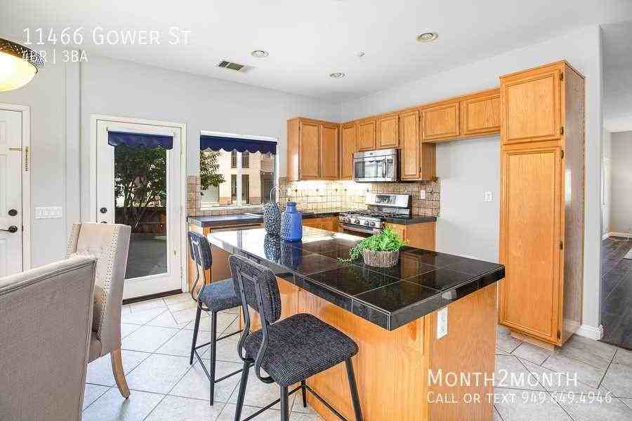 11466 Gower St - Photo 7 of 26