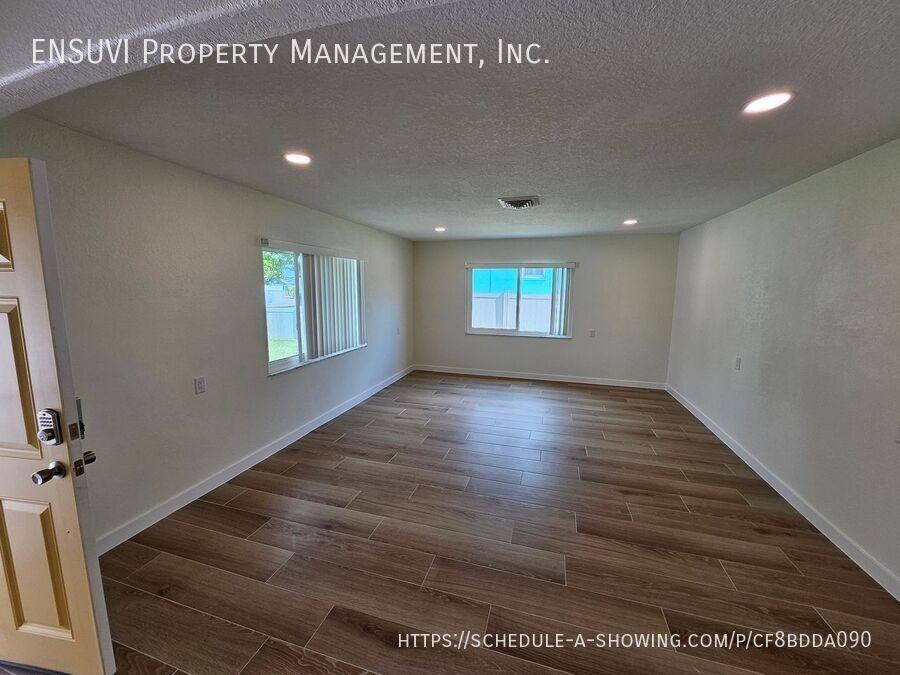 1018 Spindle Palm Way - Photo 3 of 23