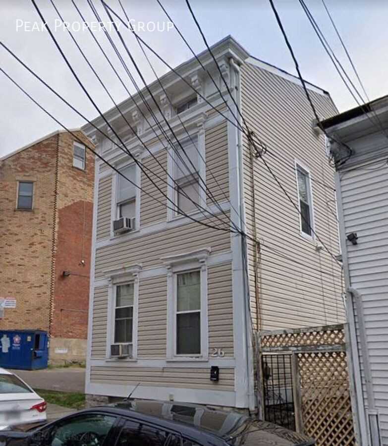 26 West Hollister Street