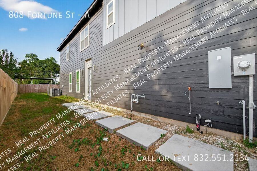 808 Fortune St #A - Photo 3 of 38