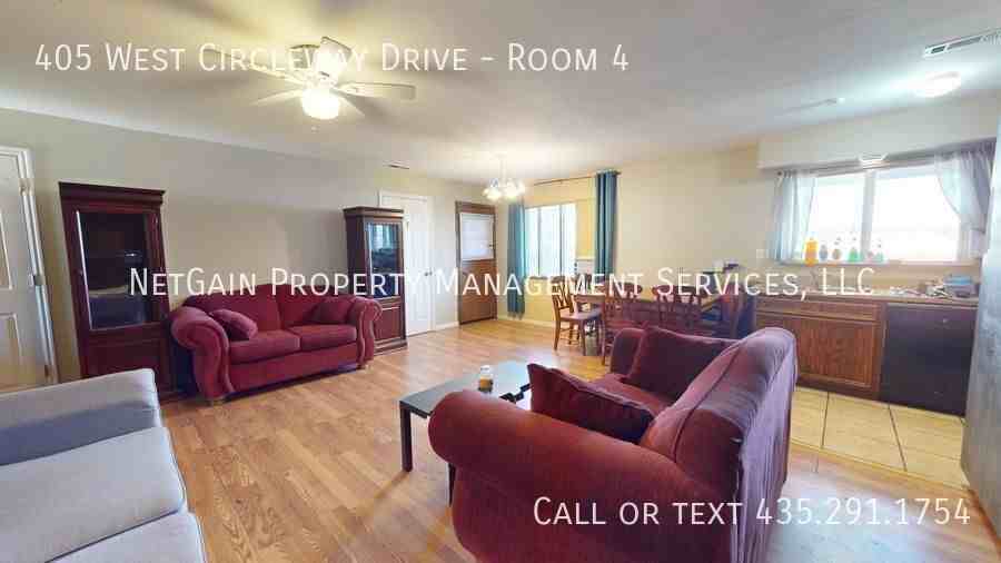 405 Circleway Dr #4 - Photo 4 of 22
