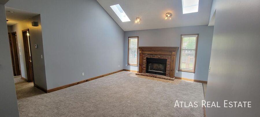 205 Nw Almond Dr - Photo 2 of 18
