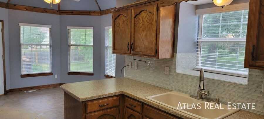 205 Nw Almond Dr - Photo 3 of 18