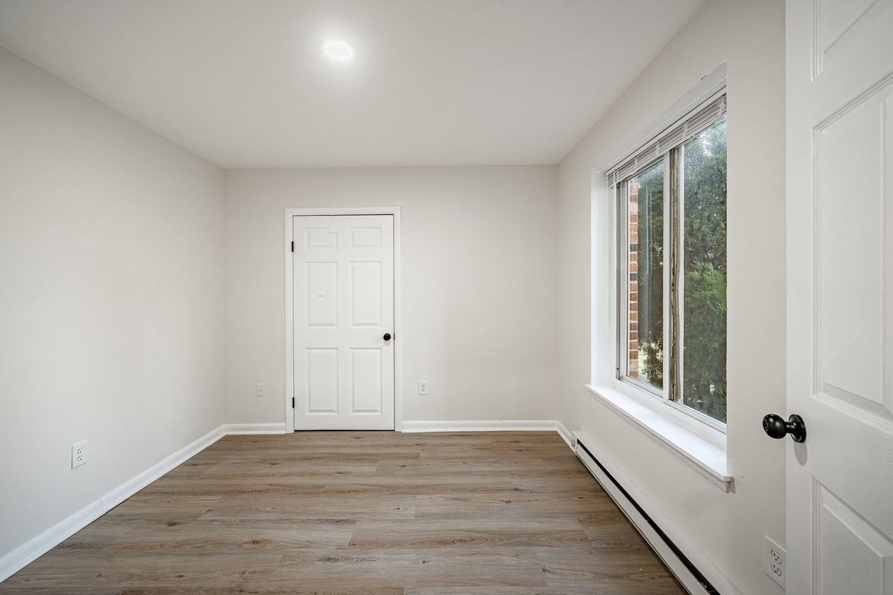 300 N Penn St #W9 - Photo 7 of 10