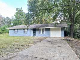 featured image of 106 E Woodcrest Dr