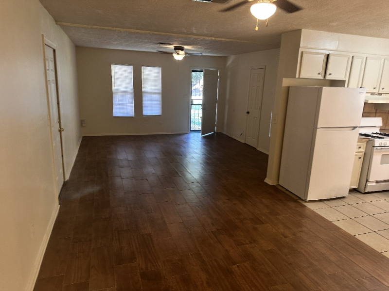 106 E Woodcrest Dr - Photo 2 of 17