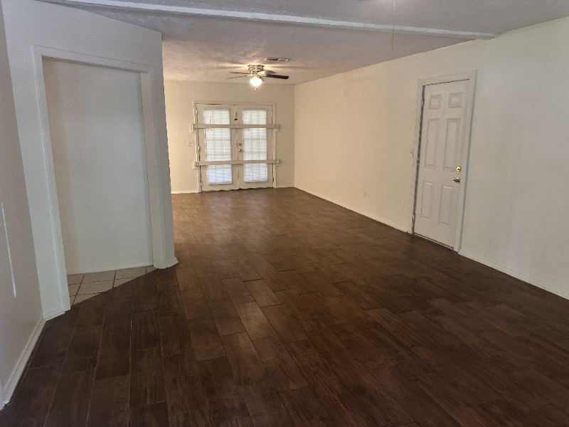 106 E Woodcrest Dr - Photo 3 of 17