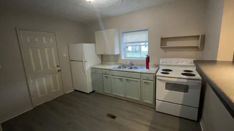 124 1/2 Maple St #4 - Photo 4 of 12