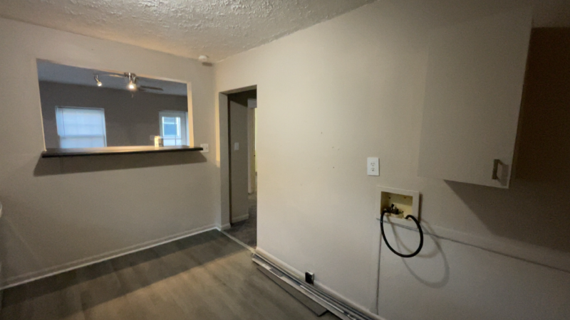 124 1/2 Maple St #4 - Photo 6 of 12