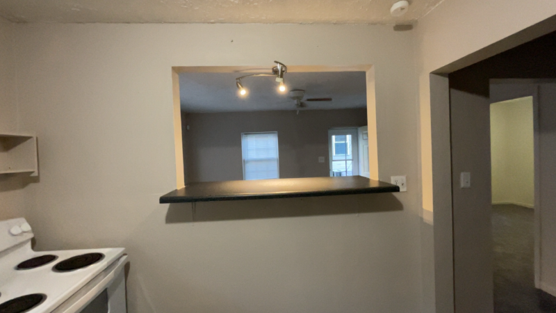 124 1/2 Maple St #4 - Photo 7 of 12