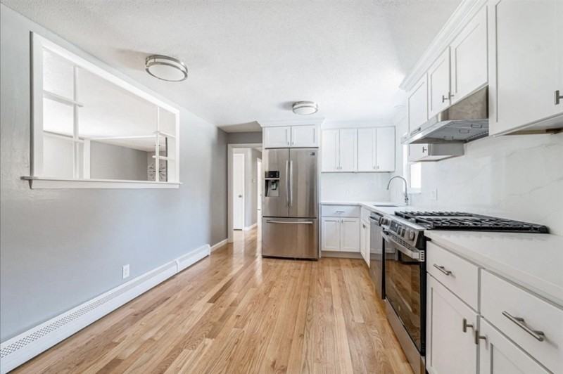 1172 Whitman St - Photo 2 of 7