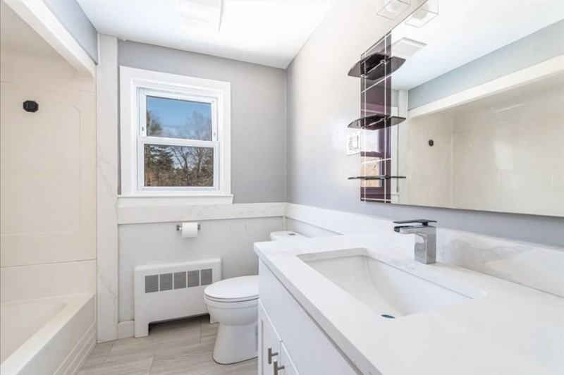 1172 Whitman St - Photo 3 of 7