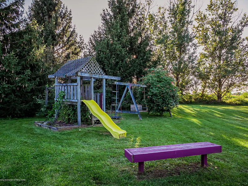 6275 Oneida Rd - Photo 6 of 20