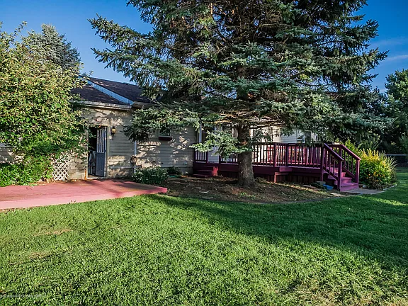 6275 Oneida Rd - Photo 7 of 20