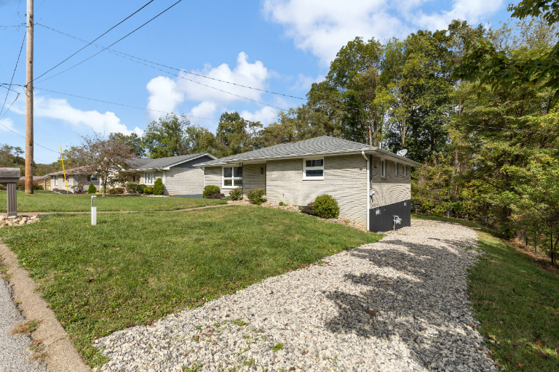 51235 Burrwood Dr - Photo 2 of 10