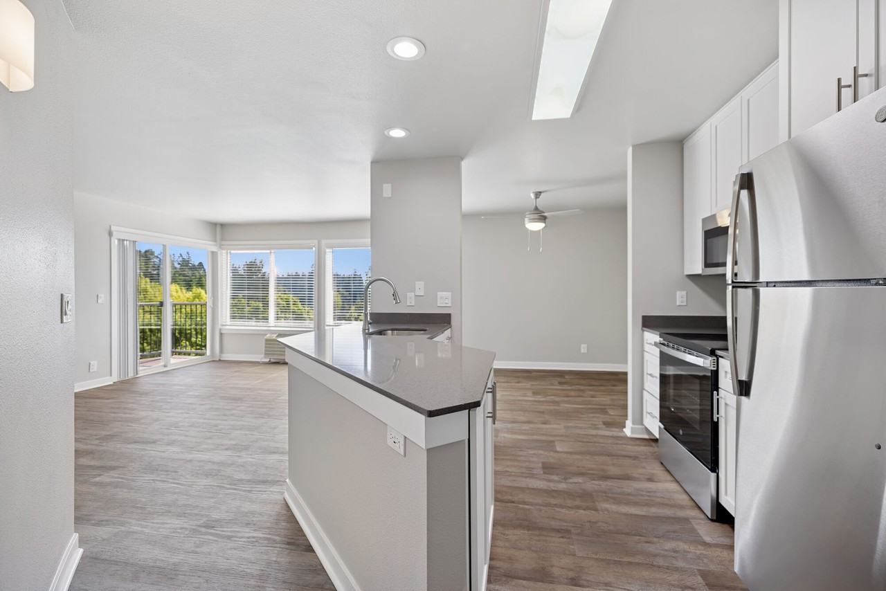 Sunset Summit Apartments - Photo 3 of 50