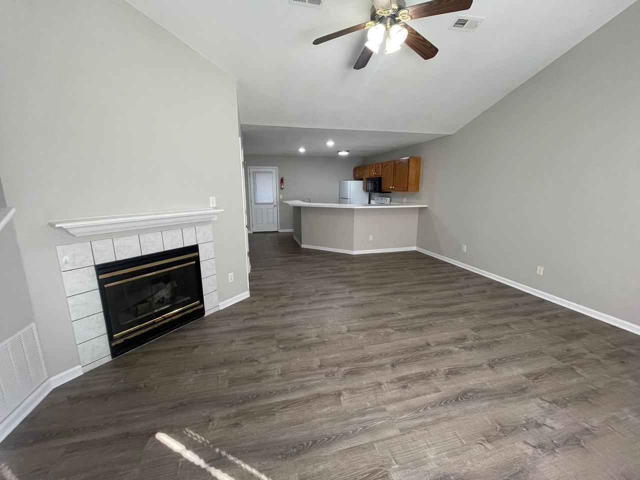 1312 Valley Creek Ln - Photo 2 of 26