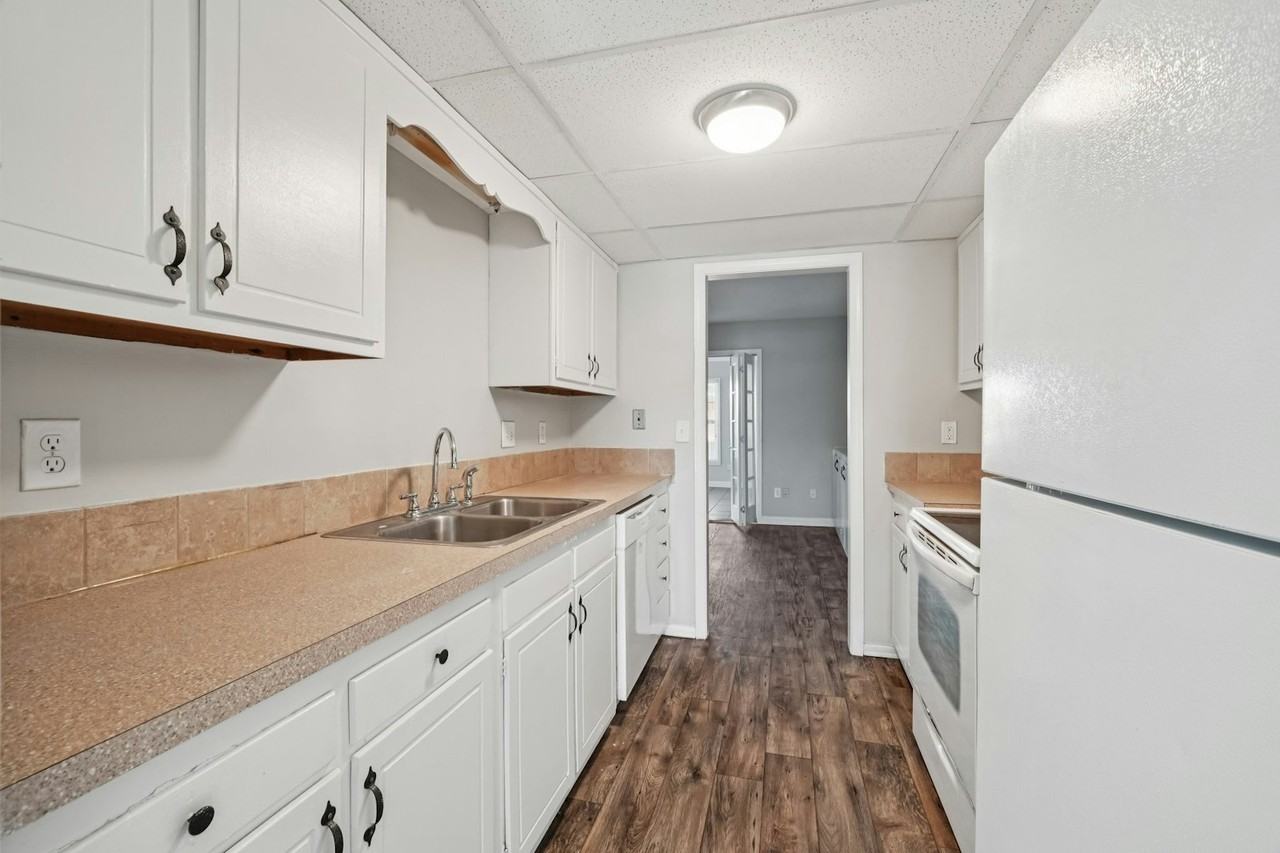 3915 C Valley Ct - Photo 4 of 32