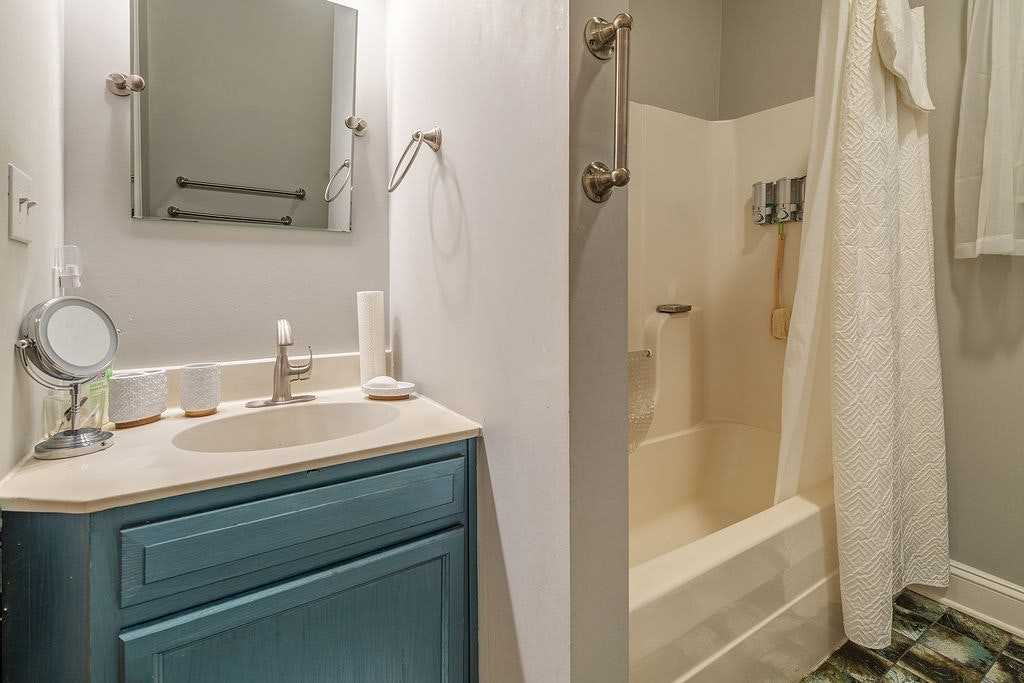 24 Jefferson Drive, Unit A - Photo 5 of 16