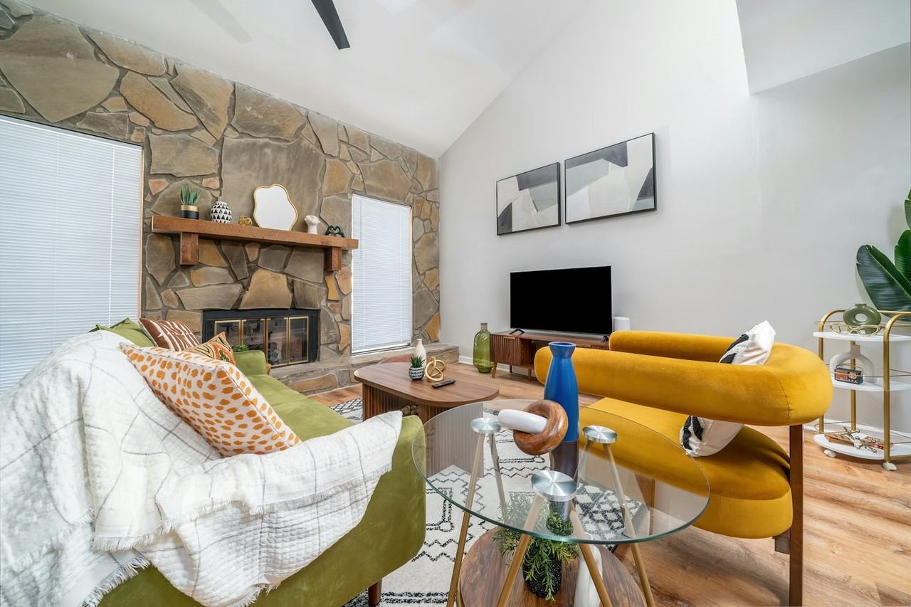 246 Toweridge Drive Southwest - Photo 2 of 37