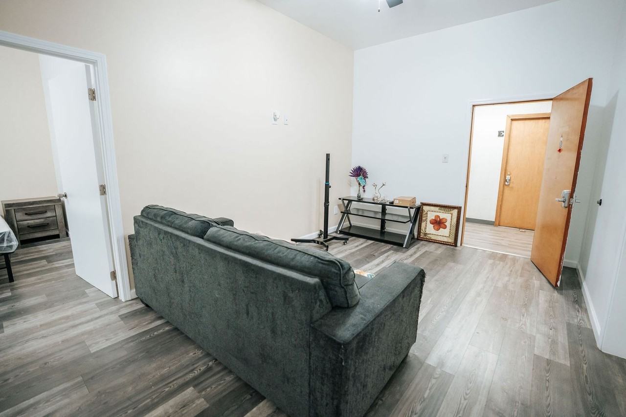 Commercial Office - Photo 5 of 39