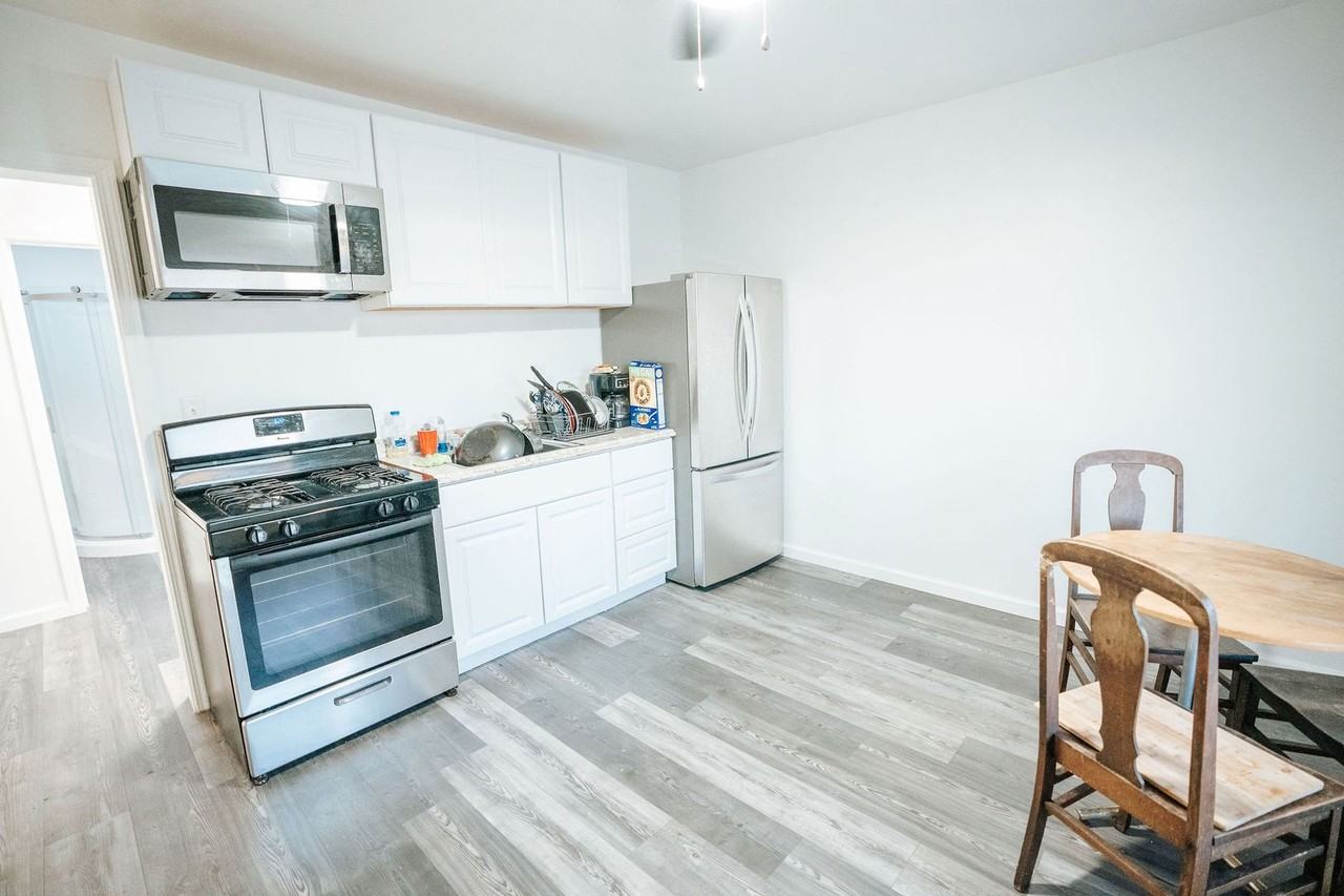 Commercial Office - Photo 7 of 39