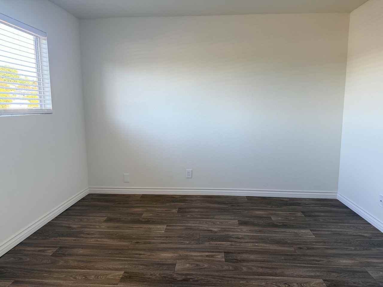 Winter Gardens | 1 & 2 Bedroom Apartments with Parking and Sparkling Pool! - Photo 7 of 16