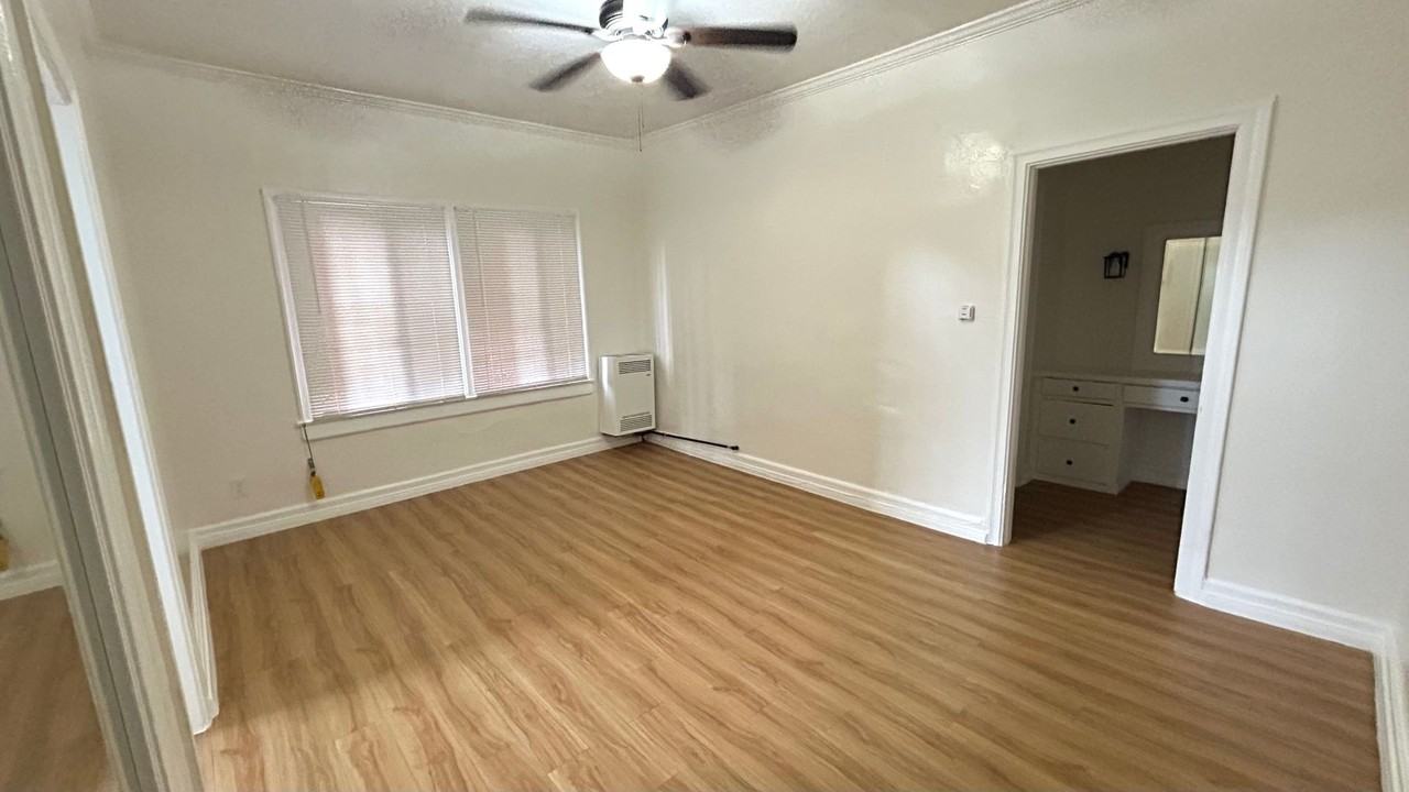 819 Irolo St. - Photo 3 of 18