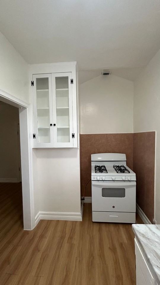 819 Irolo St. - Photo 5 of 18