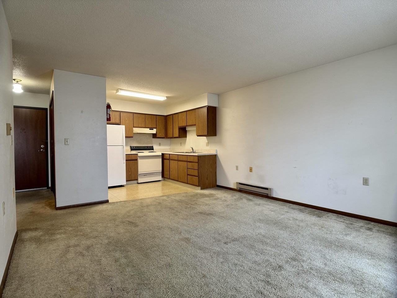 602 South 1st Avenue East - Photo 2 of 7